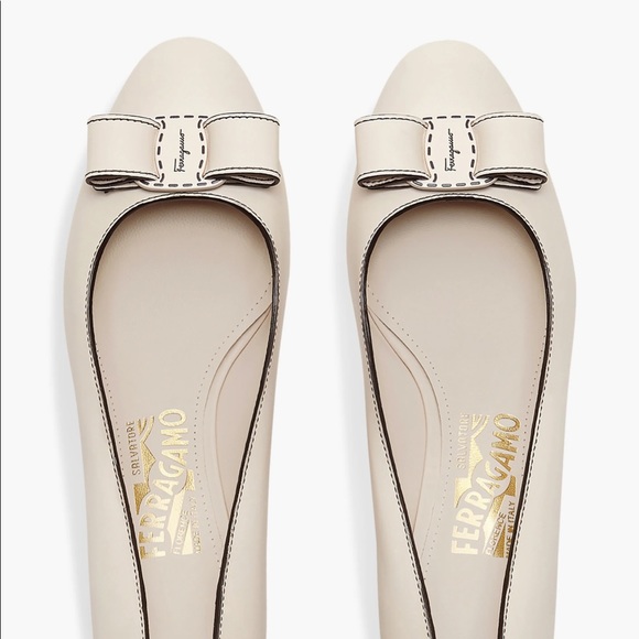 Salvatore Ferragamo Bow Leather Vara Stitch Pump - Picture 3 of 3